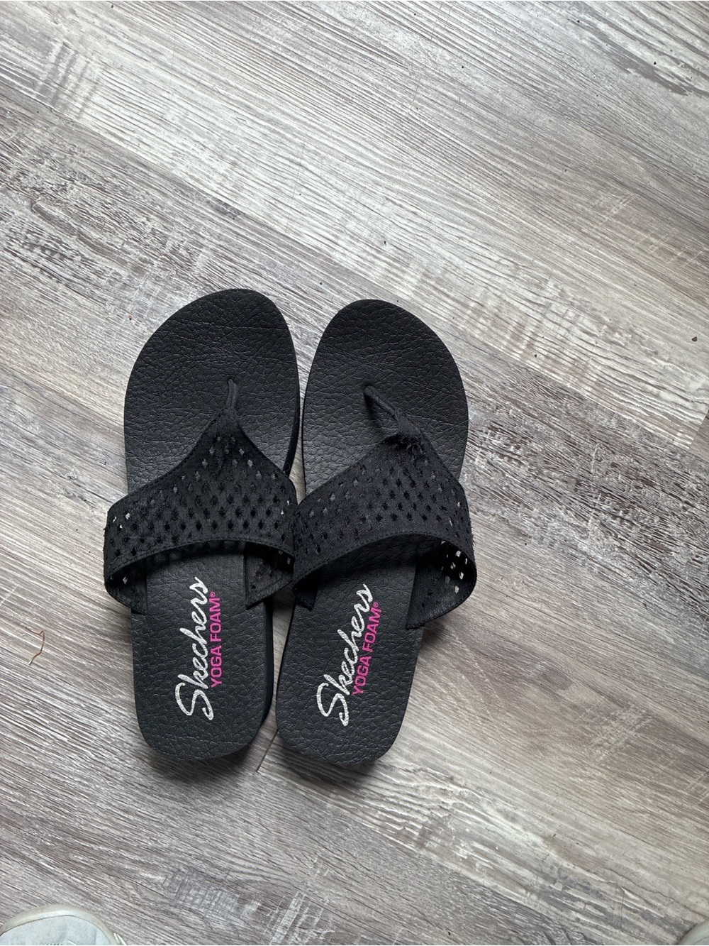 Skechers Yoga Foam Black Perforated Slide Sandals Women’s 9–9.5